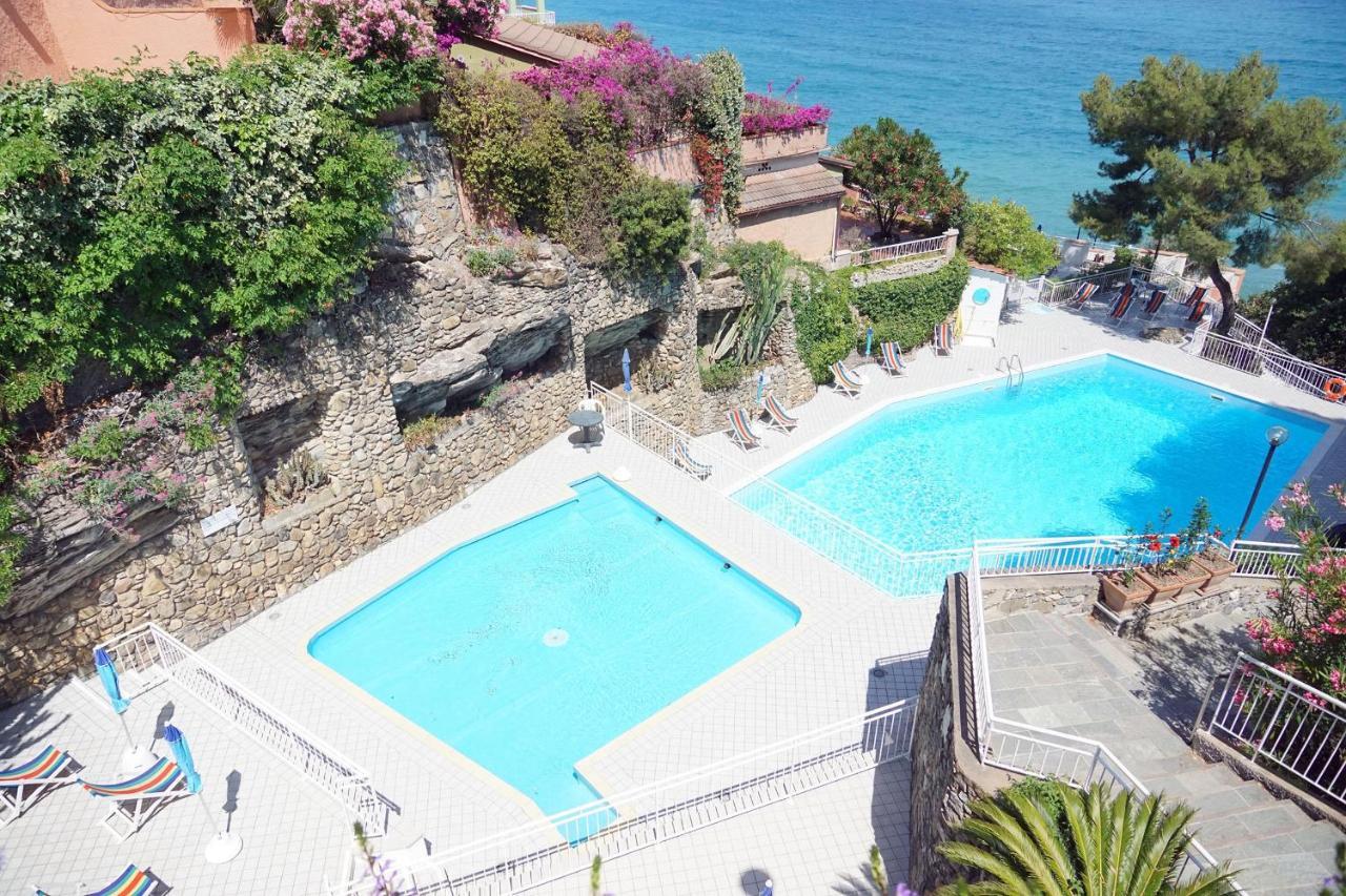 C22 Beachfront Villa - Spa Bath, Pool, Private Beach, Parking Free Andora Ngoại thất bức ảnh