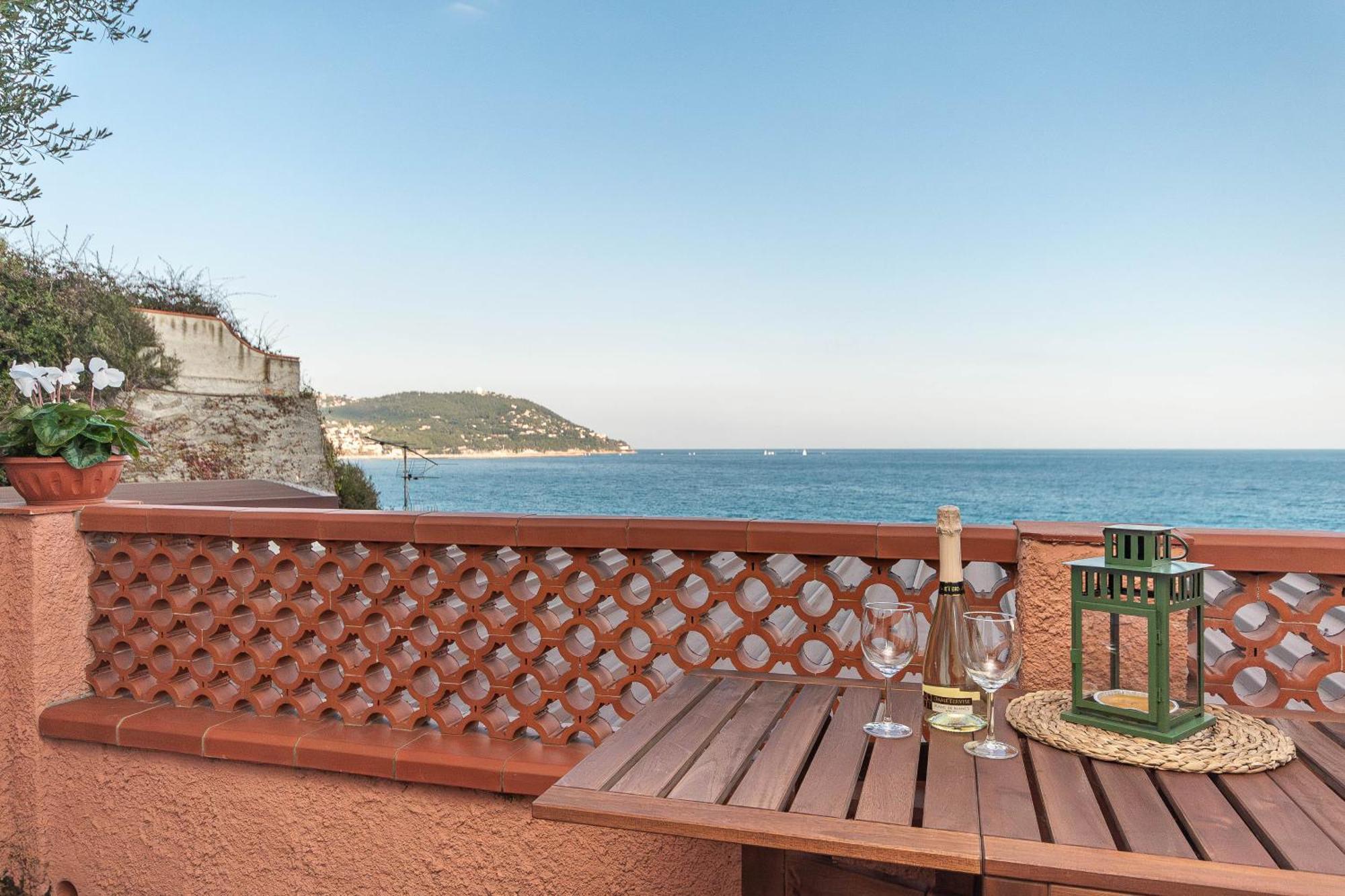 C22 Beachfront Villa - Spa Bath, Pool, Private Beach, Parking Free Andora Ngoại thất bức ảnh