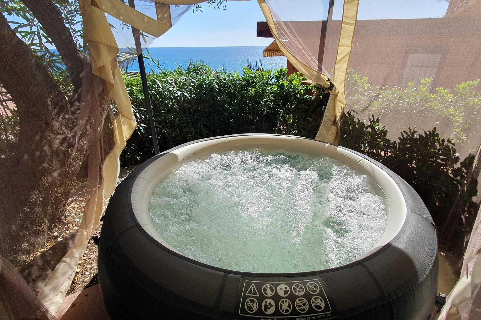 C22 Beachfront Villa - Spa Bath, Pool, Private Beach, Parking Free Andora Ngoại thất bức ảnh